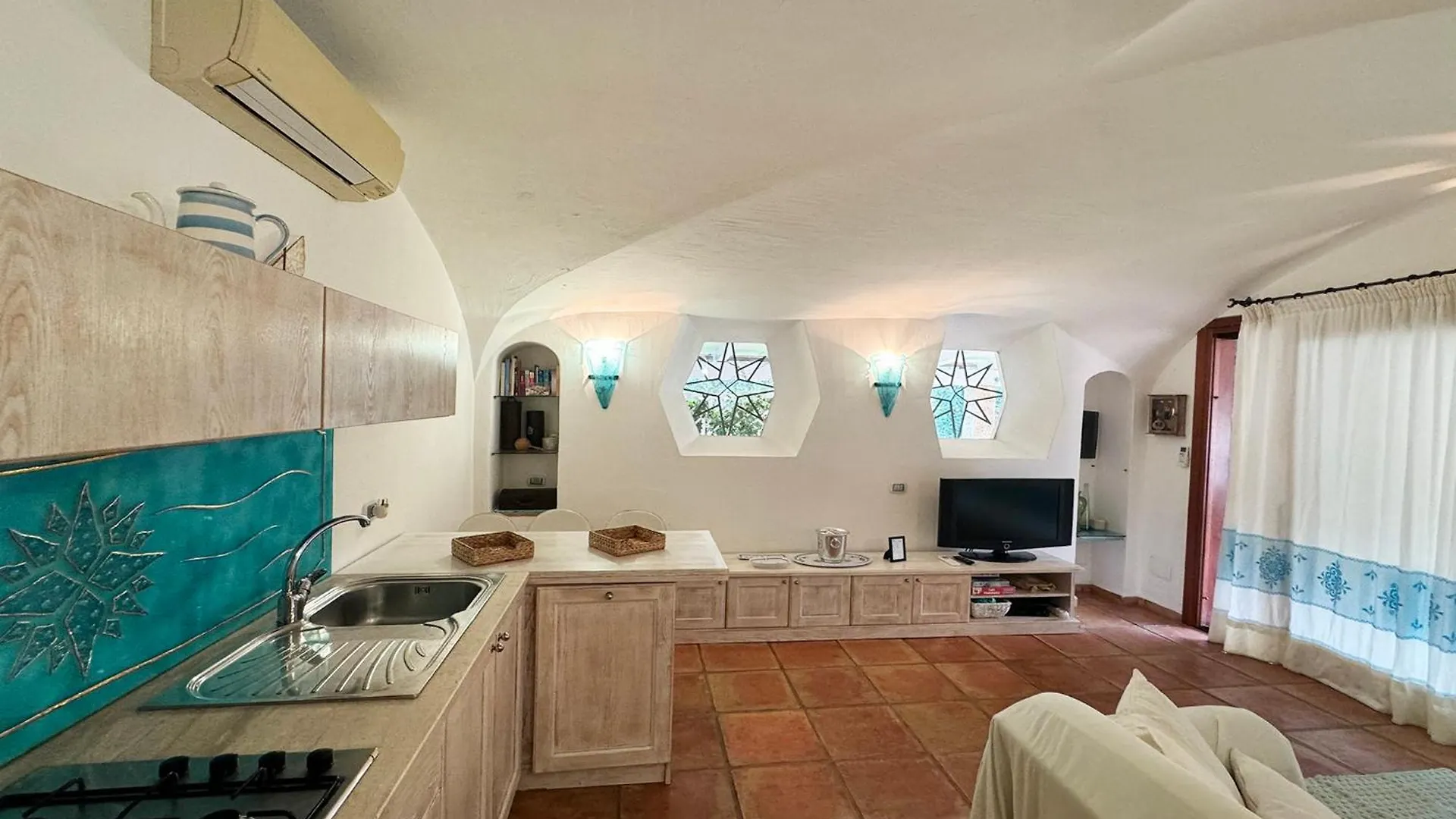 Villa Lisa Porto Taverna 0*,